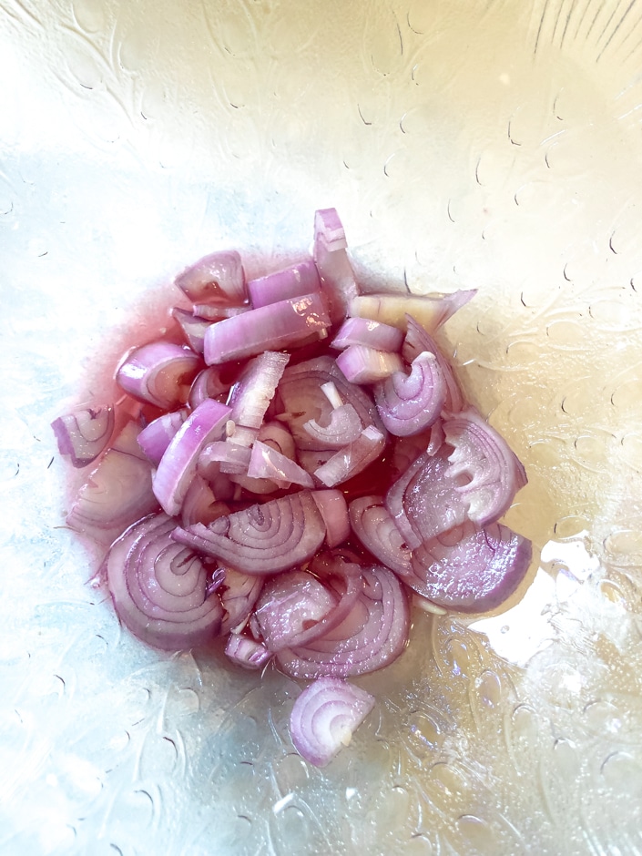 quick pickled shallots