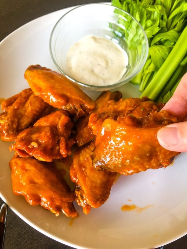 Garlic Buffalo Sauce Chicken Wings