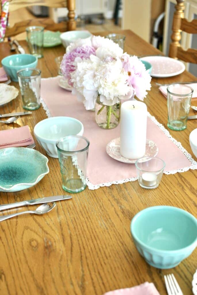 galentine's table setting